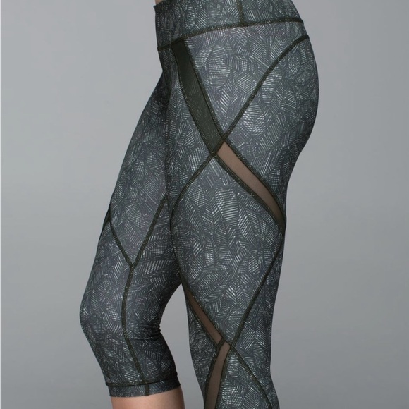 lululemon athletica Pants - Lululemon Cool To Street Crop Jazzy White Gator Green